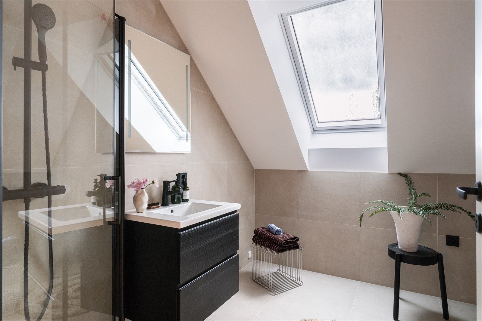 Bilder fra visningsbolig. Badene er levert med fliser fra Flisekompaniet. Galleribilde