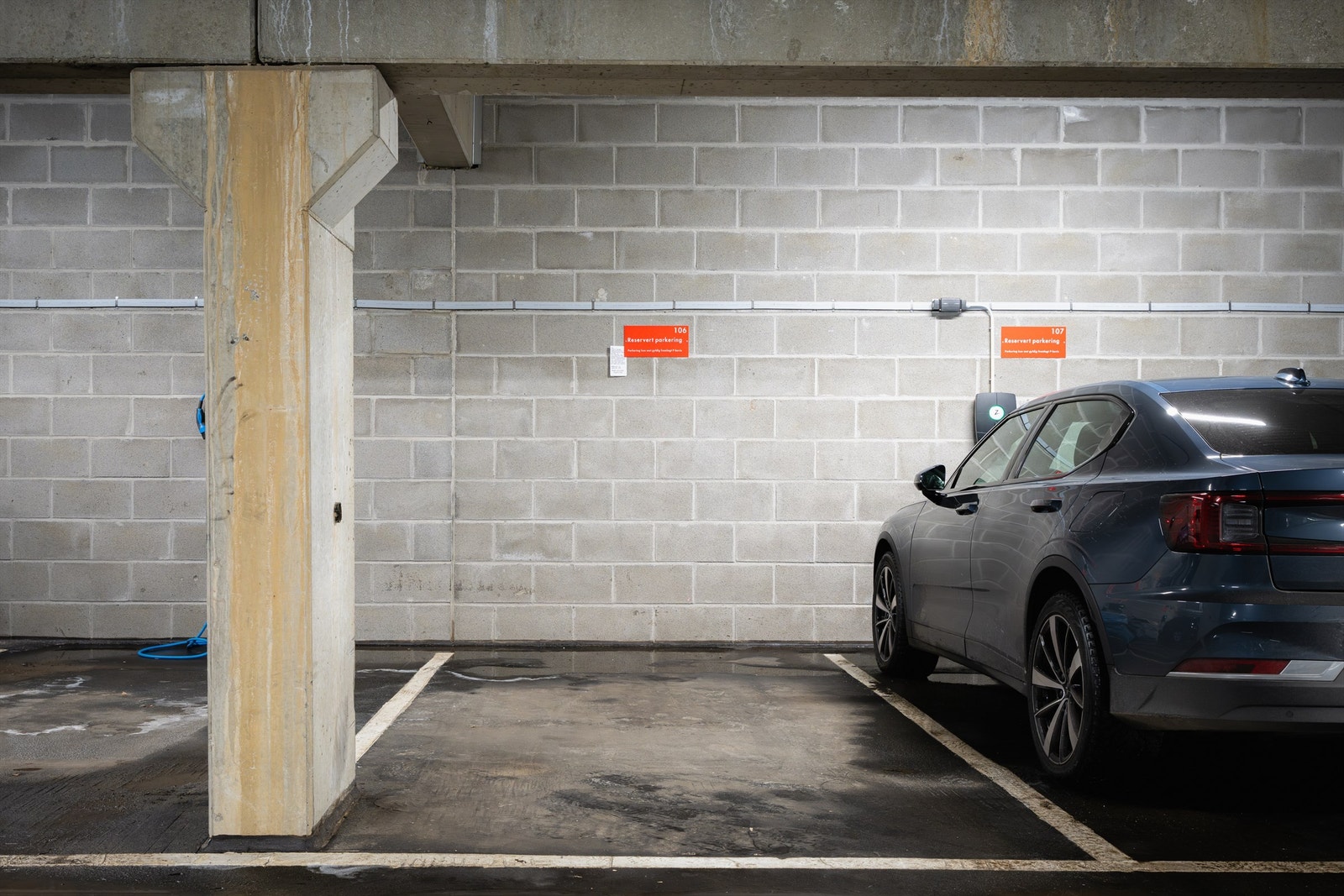 Det medfølger en parkeringsplass i felles garasjeanlegg med mulighet for el-bil lader. Galleribilde