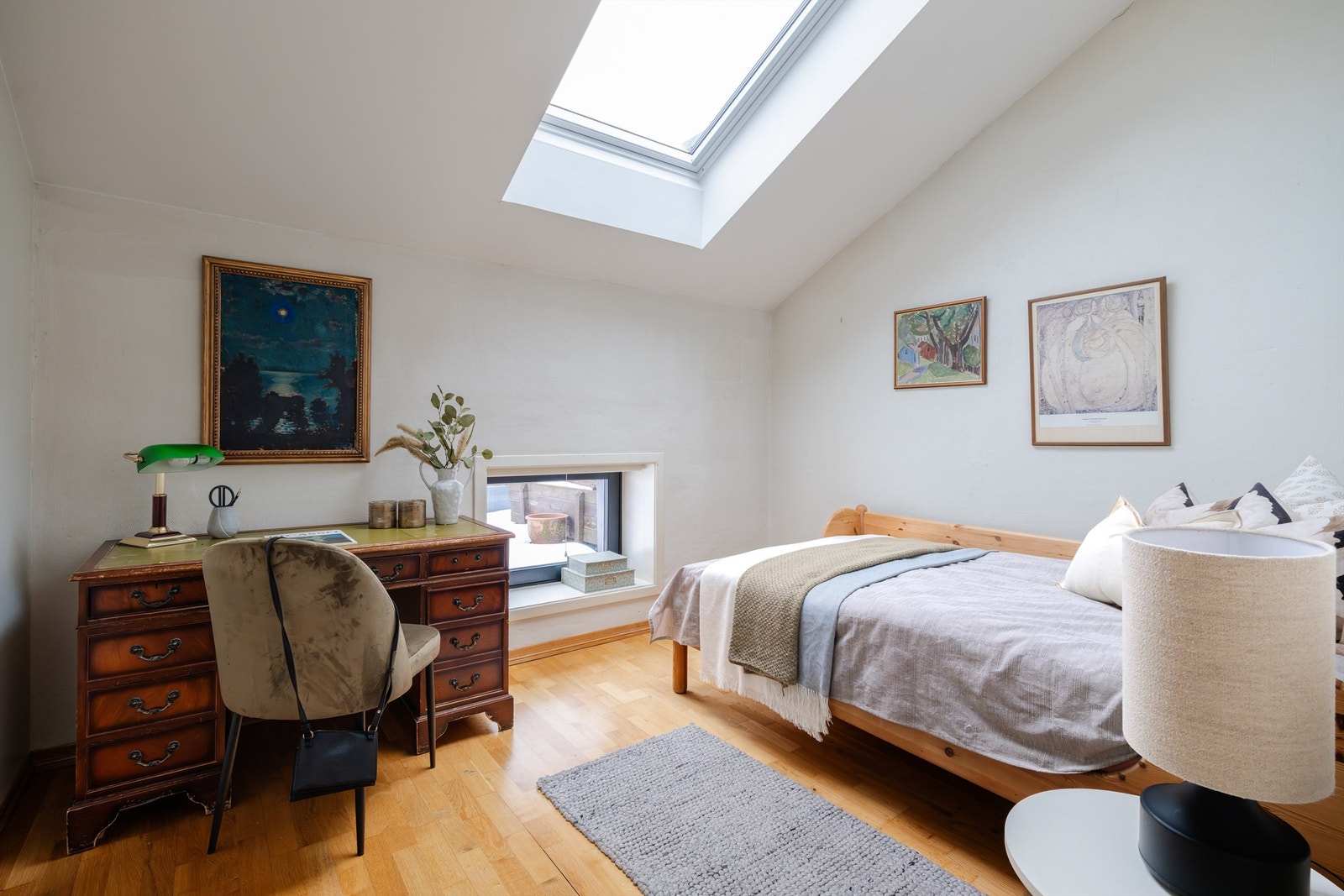 Soverom 2 er også plassert i 3 etasje med god plass til både seng og garderobe. Galleribilde