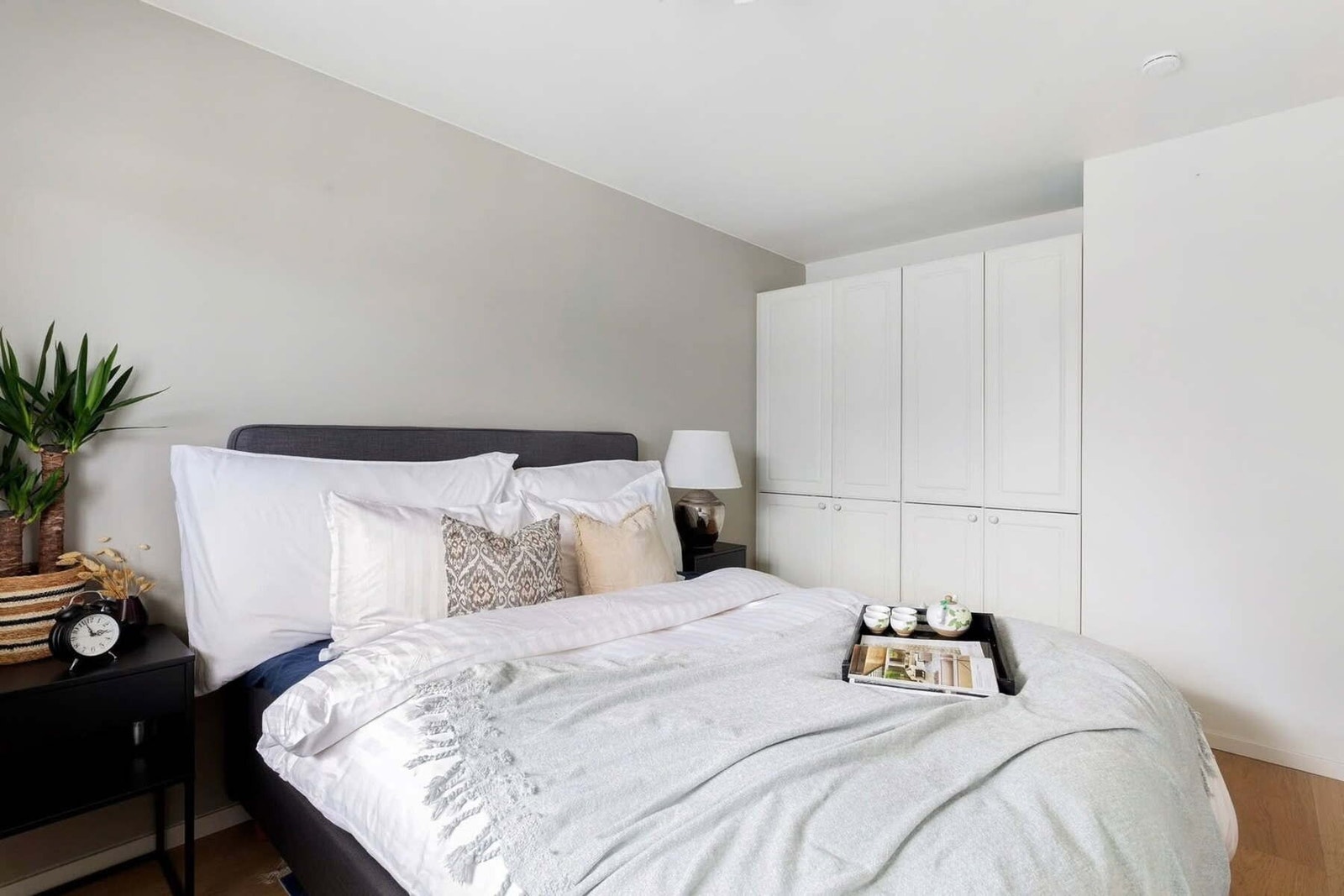 Soverom med god plass til garderobe. Galleribilde