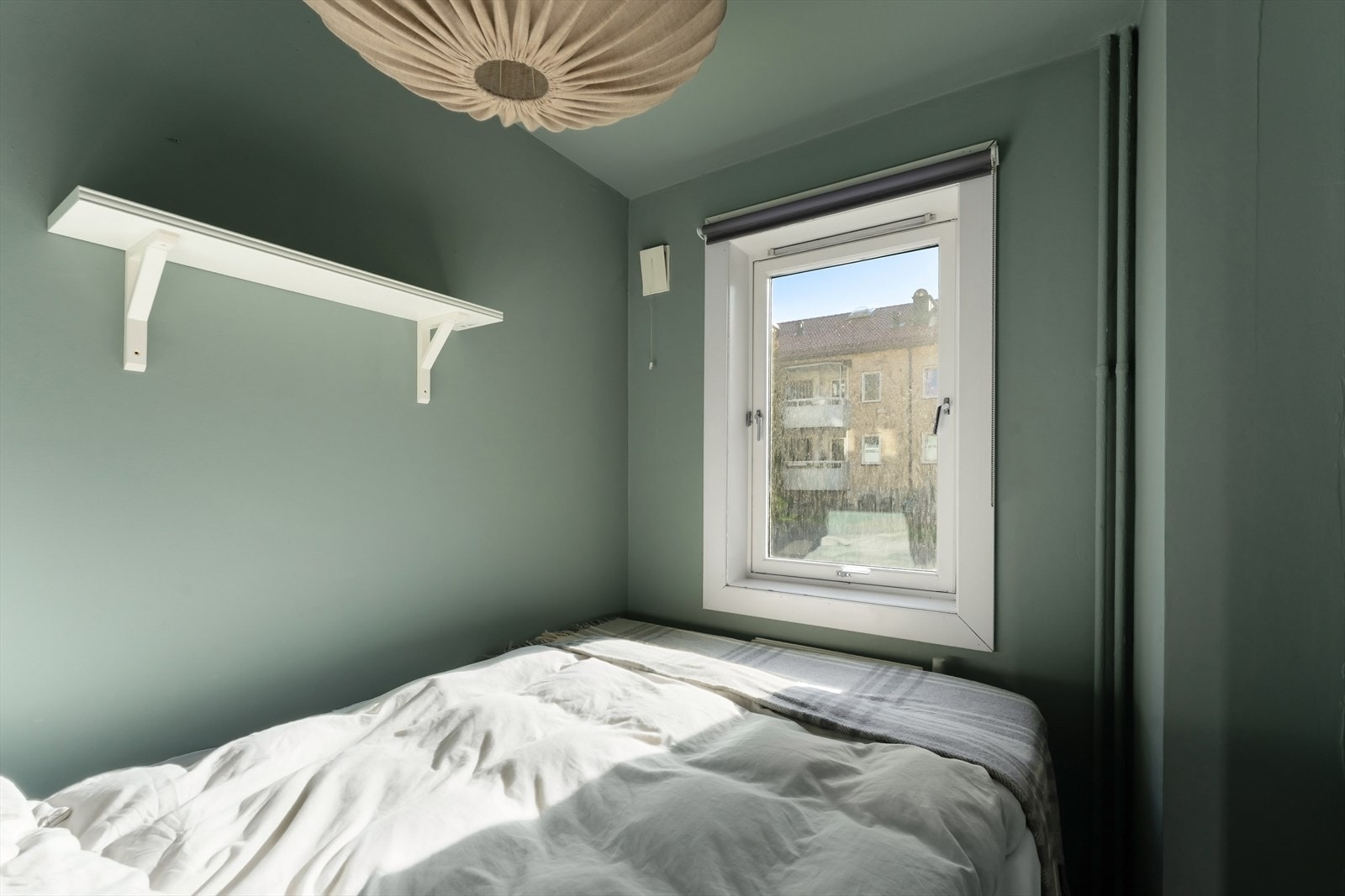 Her er det plass til dobbeltseng samt garderobe Galleribilde