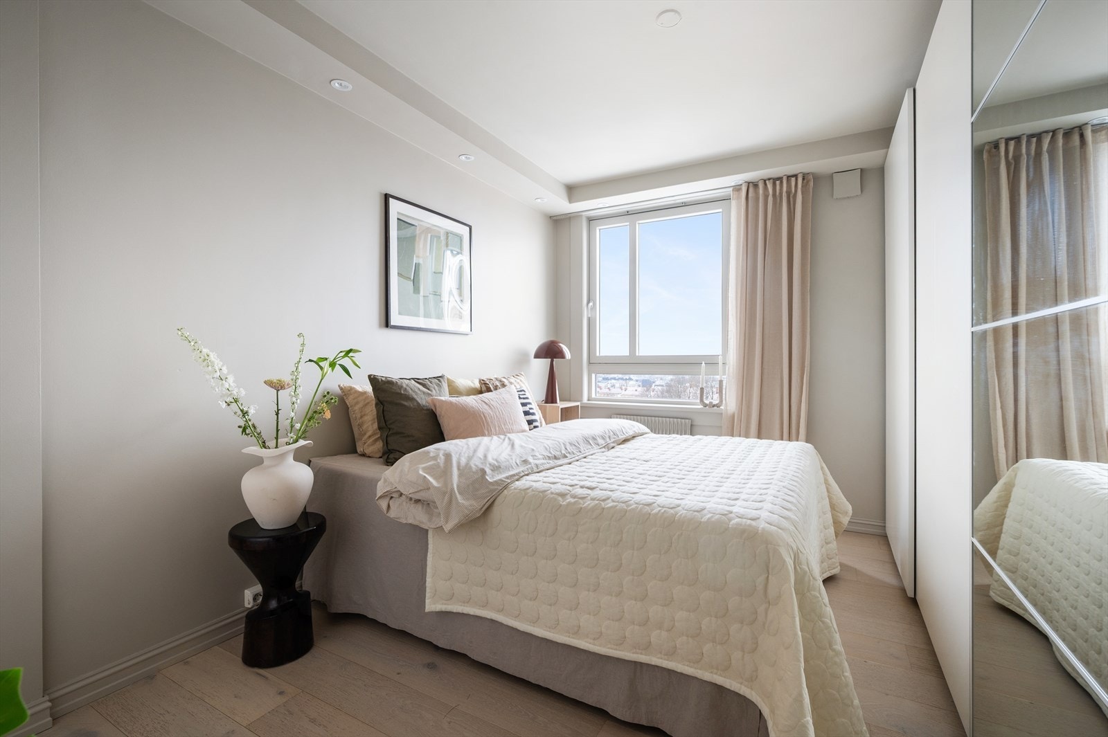 Fra sengekanten kan man nyte en flott utsikt. Galleribilde