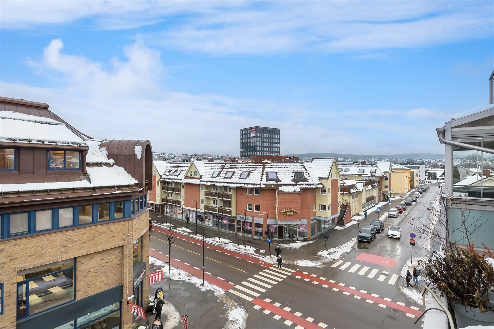 Her har vi gleden av å presentere en 2-roms selveierleilighet i hjertet av Lillestrøm sentrum. Galleribilde