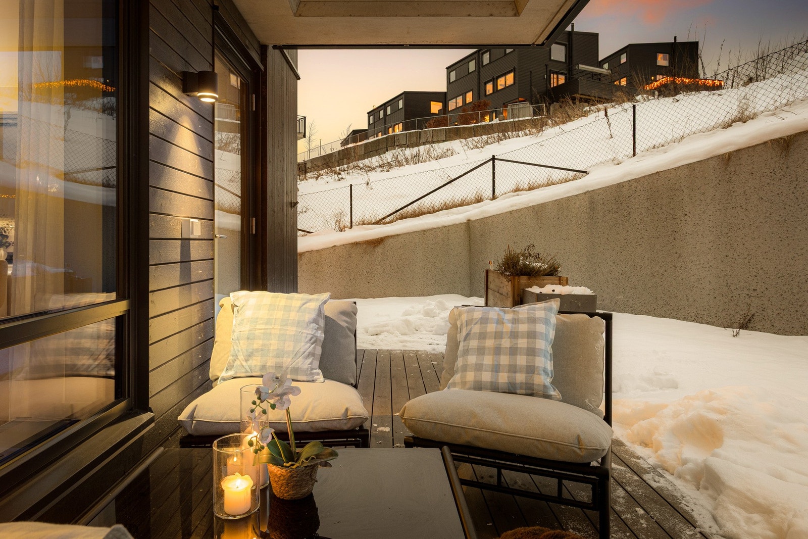 Her kan du nyte morgenkaffen i rolige omgivelser og skape en hyggelig uteplass med sittegruppe og planter. Galleribilde