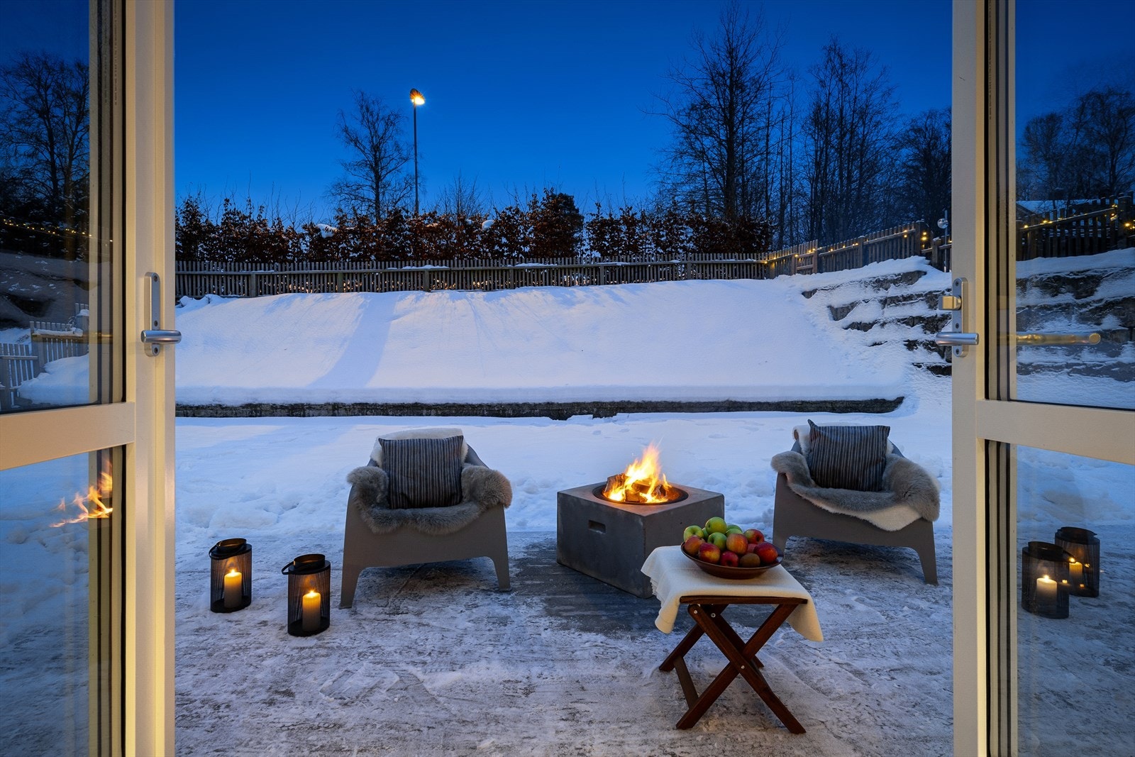 Direkte utgang fra stue/kjøkken til terrasse. Galleribilde