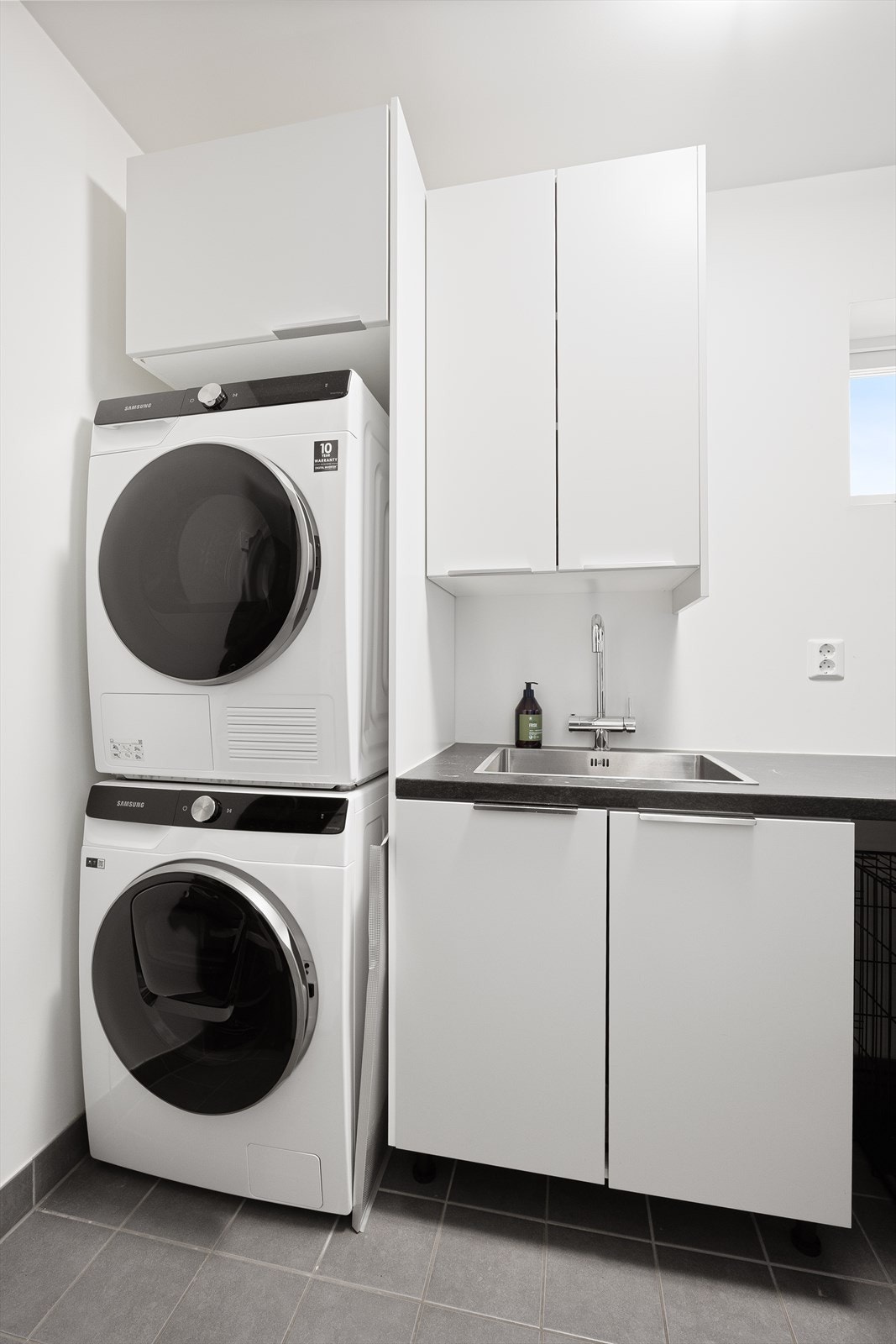 Plass til vaskemaskin og tørketrommel. Galleribilde