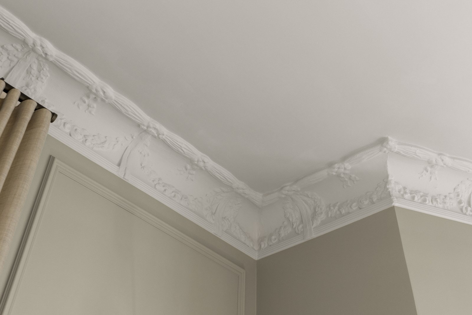 Nydelig stukkatur og vegglisting. Galleribilde