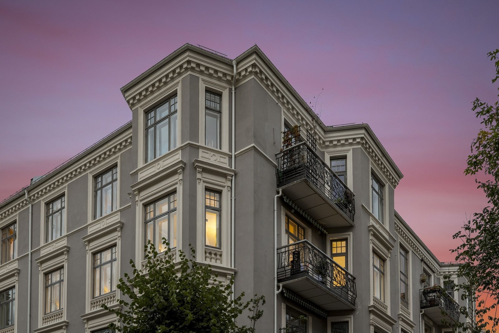 Velkommen til Løvenskioldsgate 3A - en vakker, ærverdig Frognergård. Galleribilde