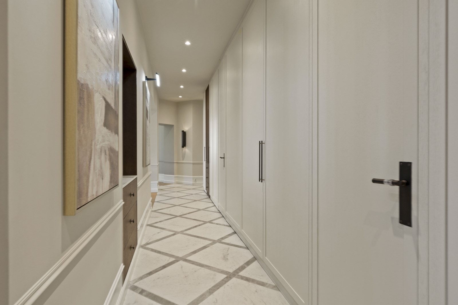 Det er bergvarme via gulvvarme i leililgheten. Galleribilde