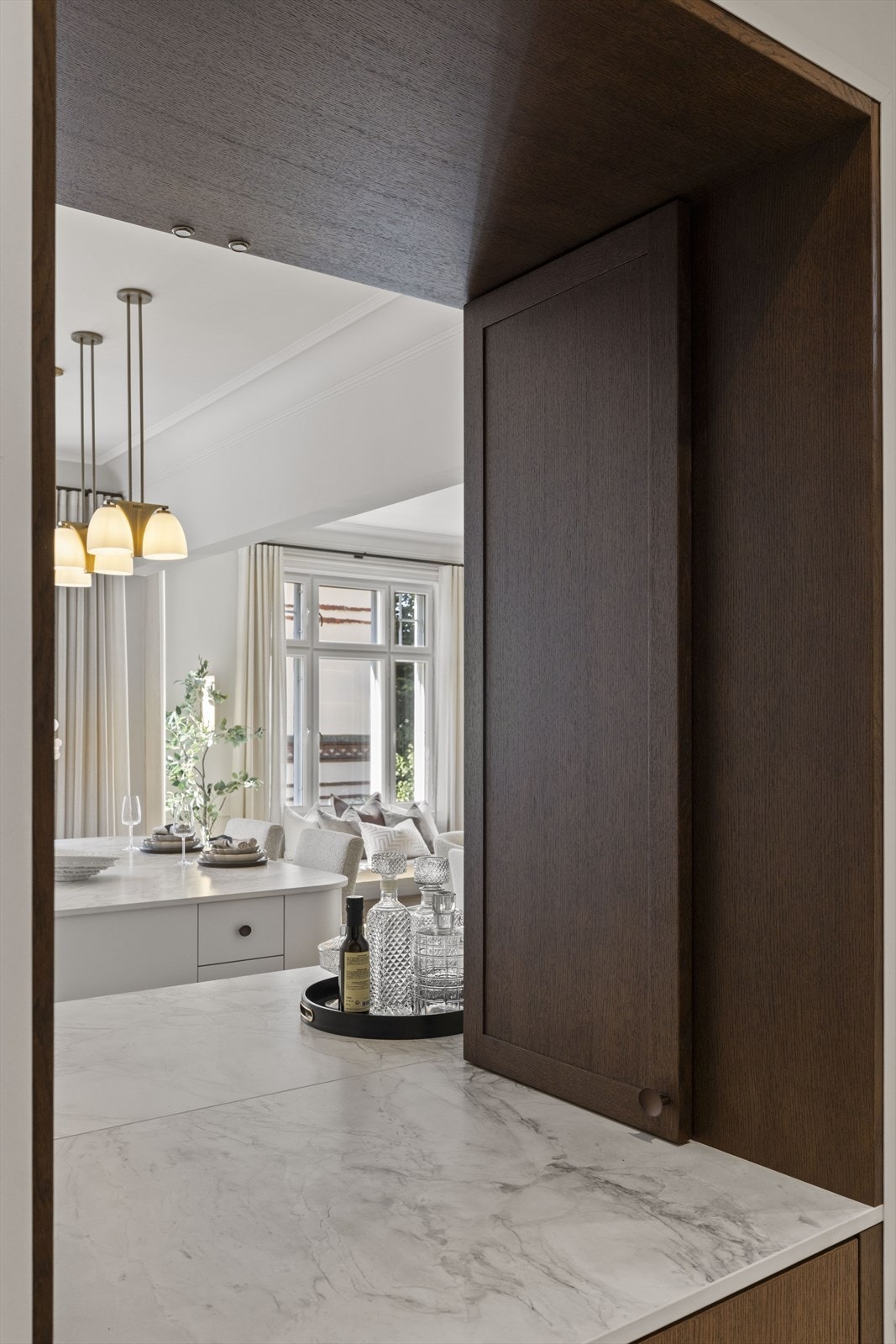 Kul løsning med foldedører fra gangen inn mot kjøkkenet. Galleribilde