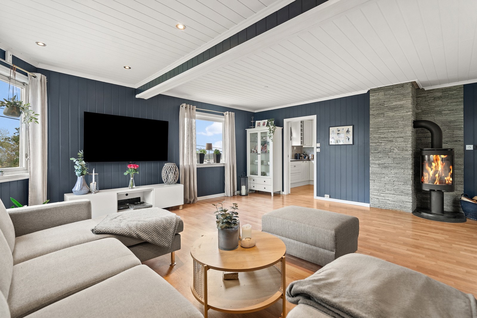 Stuen er malt opp og fremstår moderne Galleribilde