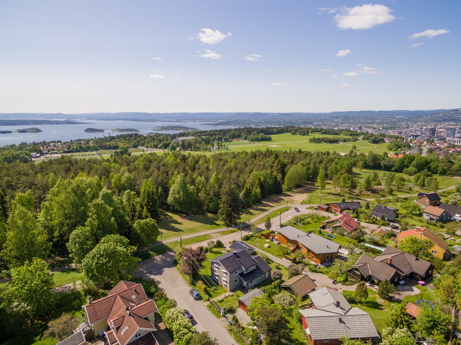 Det er heller ikke langt til unike turområder og fritidstilbud ved Ekebergsletta og Ekebergparken Galleribilde