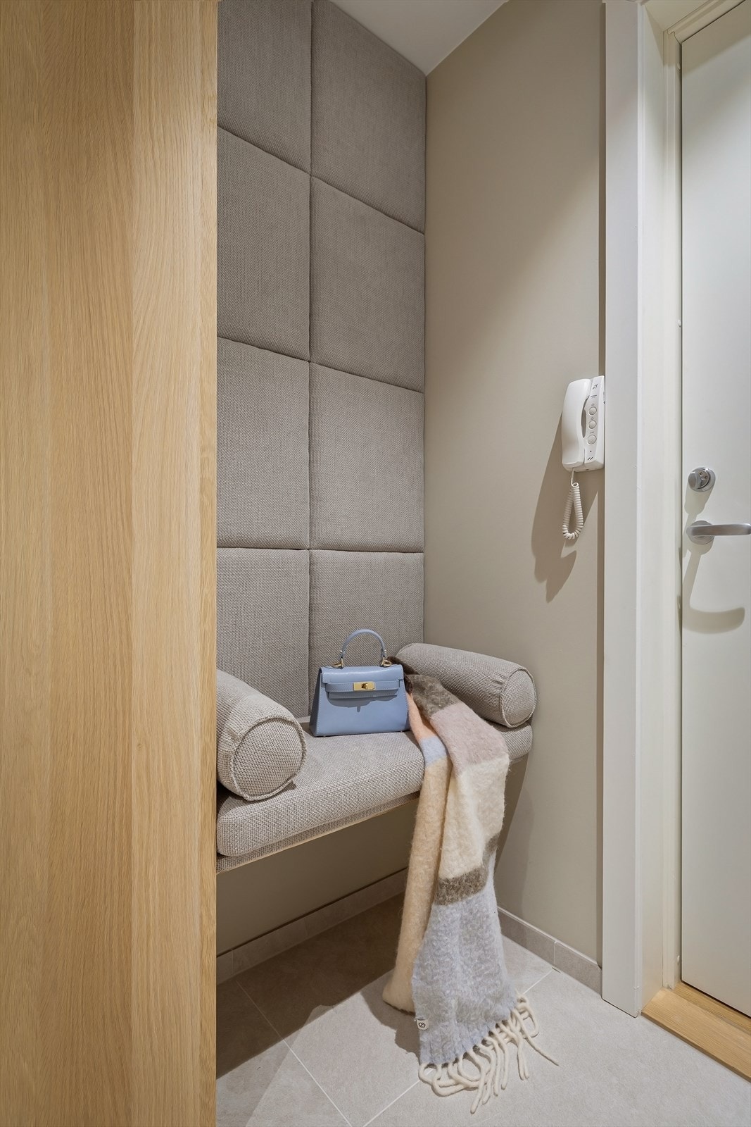 Det er varme i entregulvet som gir en jevn komfort gjennom alle årstider Galleribilde