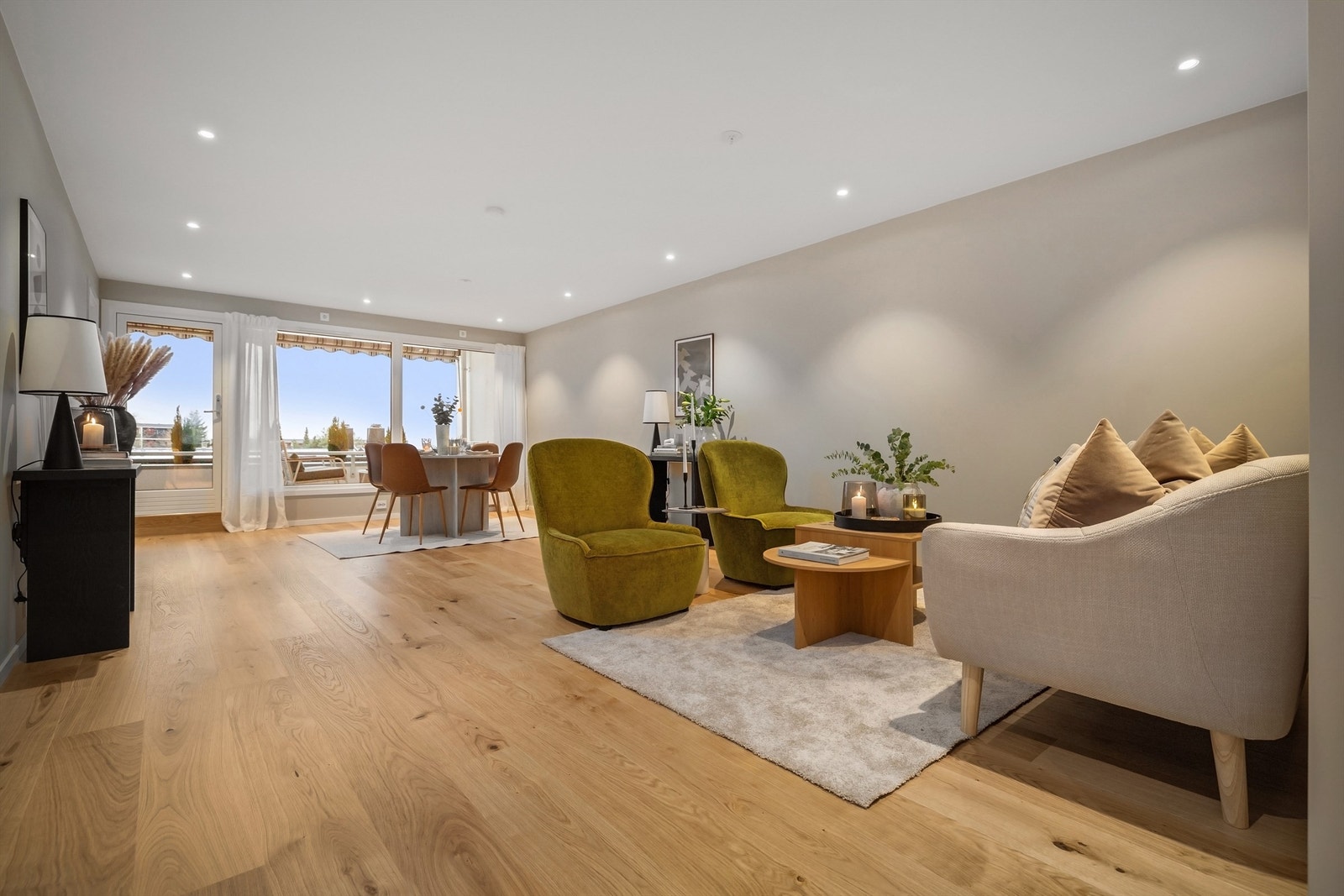 Boligen ble profesjonelt oppusset i 2026 og fremstår med høy standard, her kan du flytte rett inn uten å bekymre deg for vedlikehold de neste årene! Galleribilde