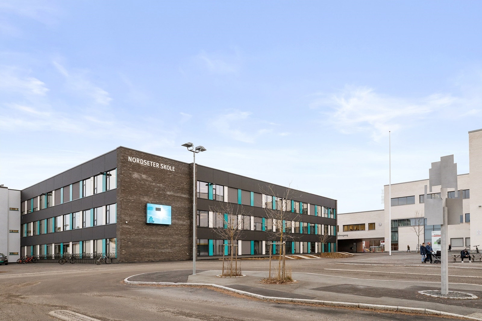 Boligen sogner til den populær skolen, Nordseter barne- og ungdomsskole med bilfri skolevei Galleribilde