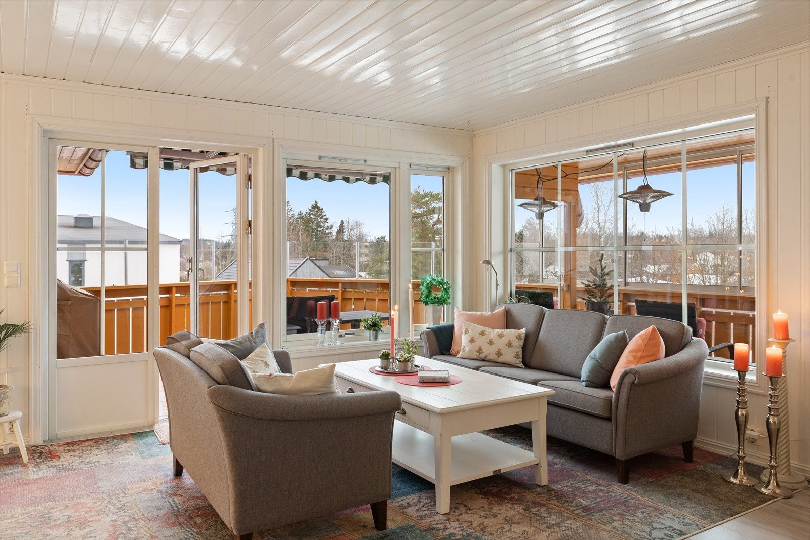 Gode vindusflater med naturlig lysinnslipp. Galleribilde