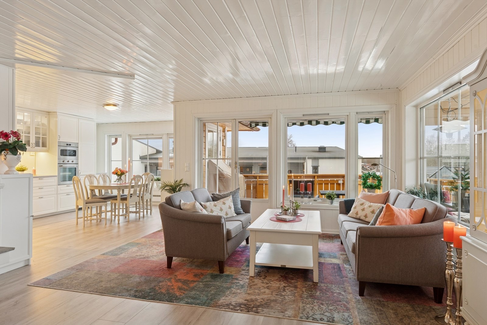 2 utganger til terrassen. Ingen innsyn. Galleribilde