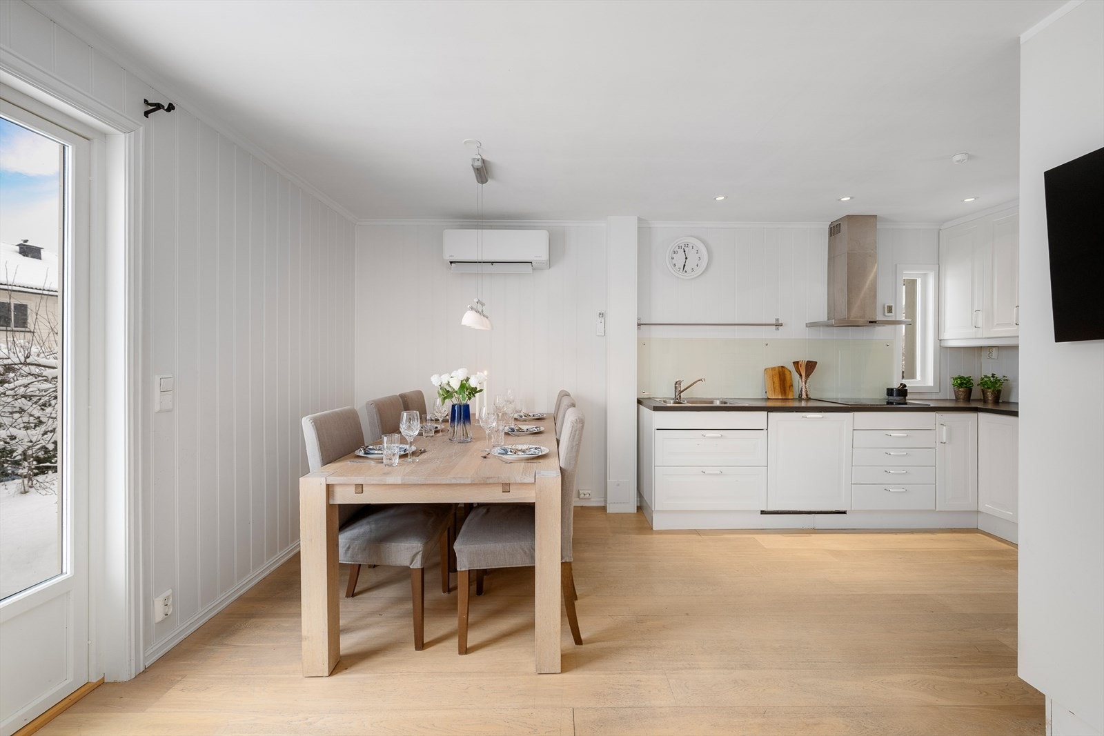 Her er det god plass for større spisemøblement. Galleribilde