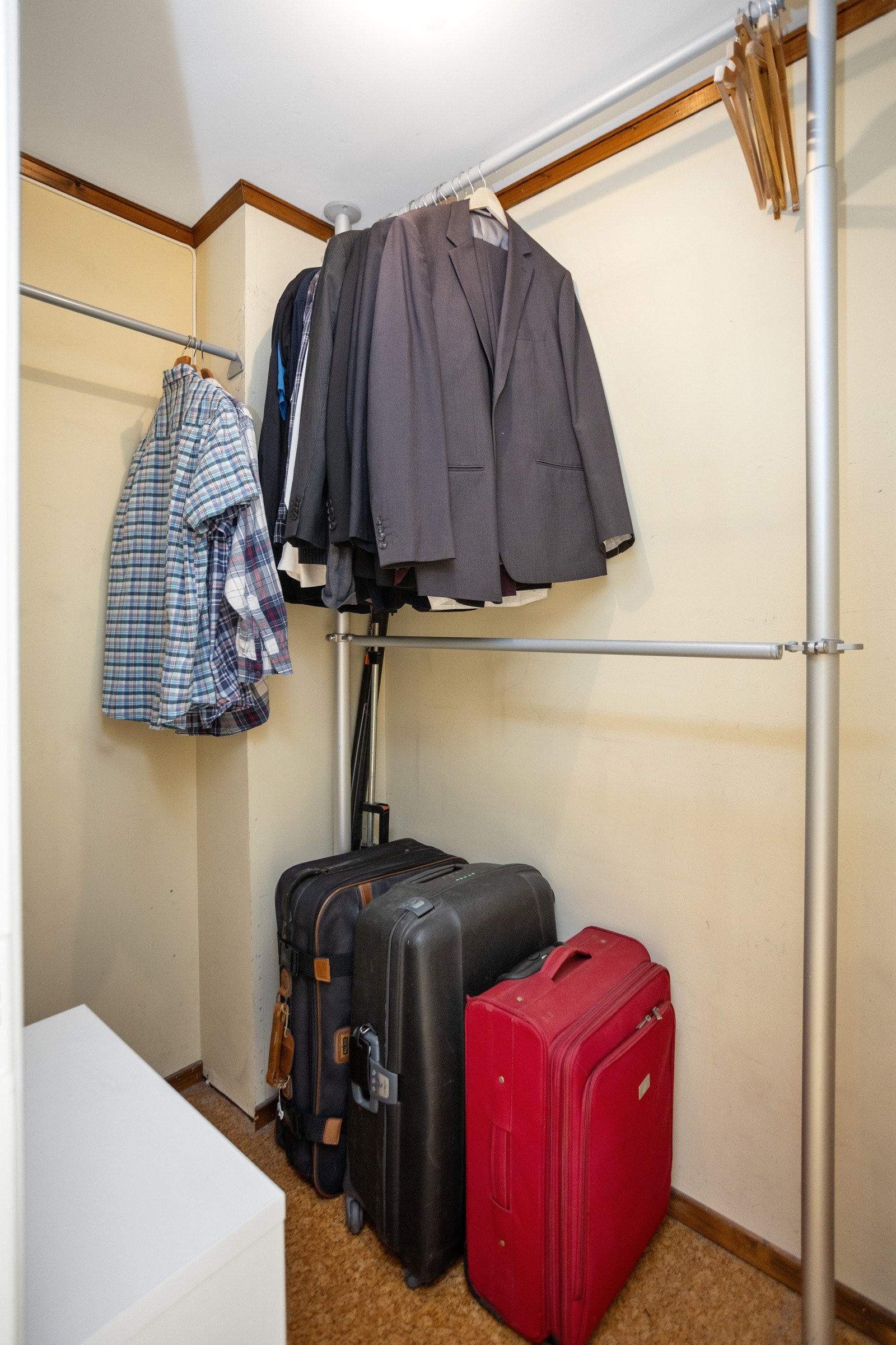 Bod for ytterligere oppbevaring i øverste etasje, det er også et stort lagringsloft i gangen utenfor rommet Galleribilde