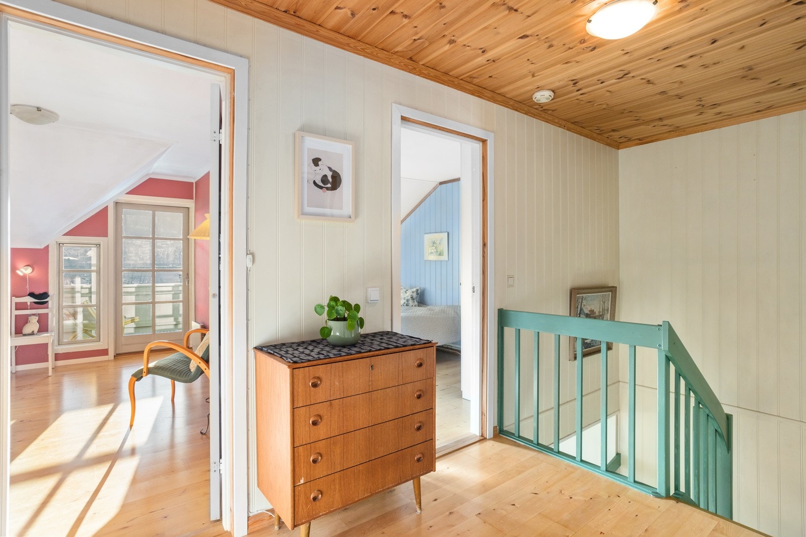 Boligen har tre gode soverom, hvor alle befinner seg i øverste plan Galleribilde