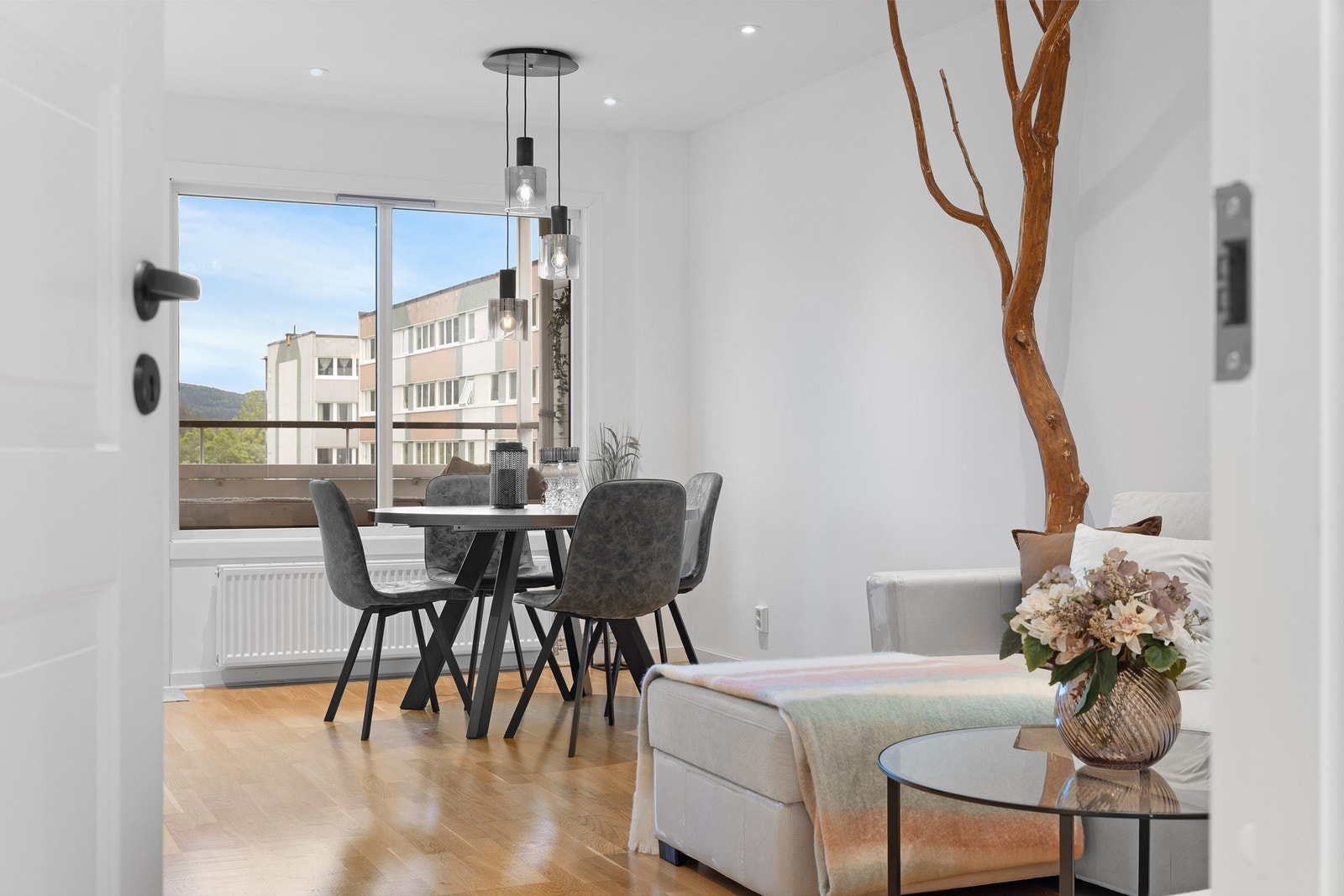 Oppvarming med radiatorer (varme og varmtvann er inkl. i felleskostnadene) Galleribilde