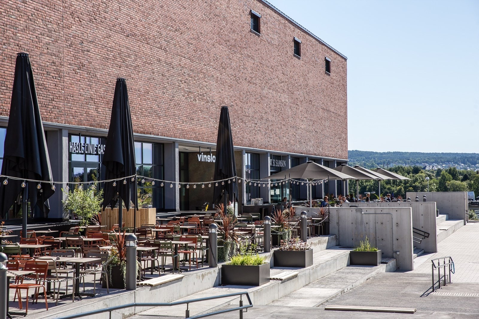 Vinslottet finner du kort vei fra leiligheten med flere spennende butikker, gastropub, cafeer og uteservering om sommeren. Galleribilde