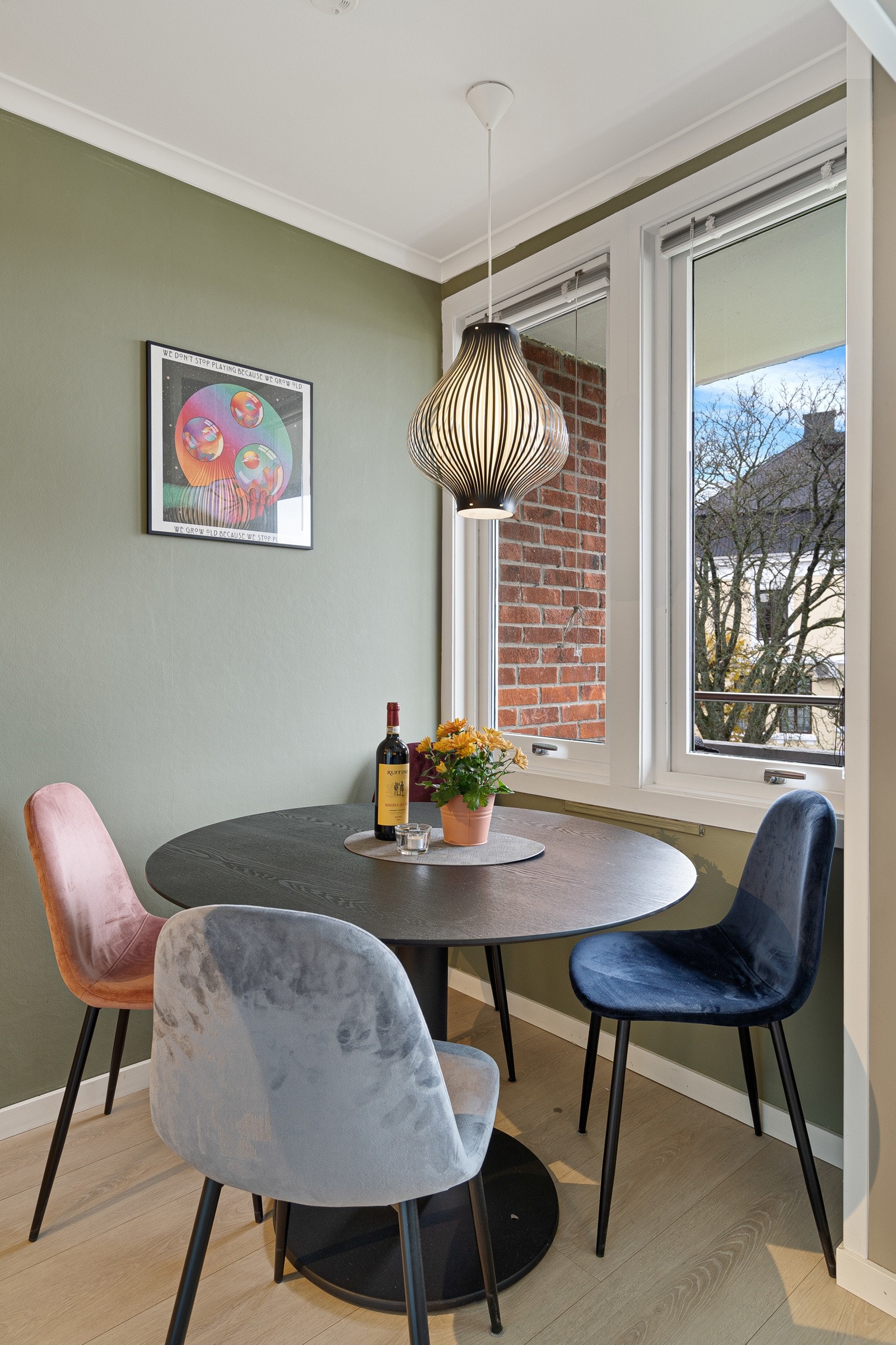 Det er plass til spieplass på kjøkkenet Galleribilde