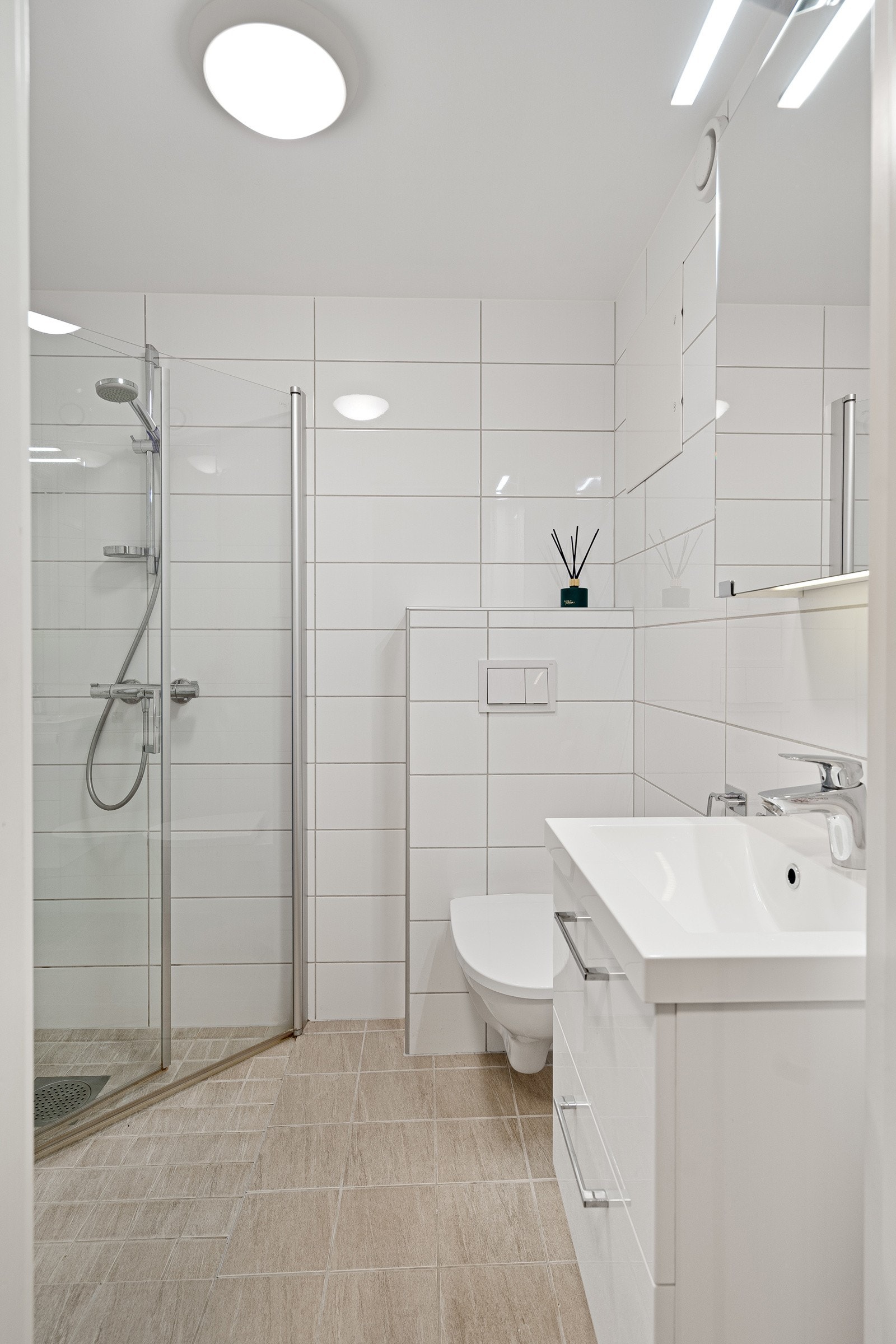 Flislagt bad fra 2018 med varmei gulv Galleribilde