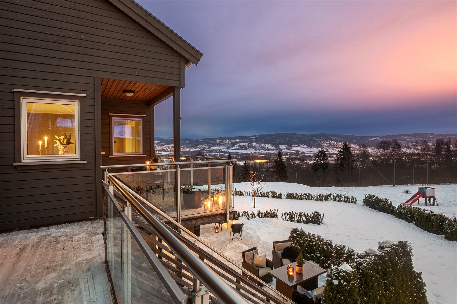 Trappeadkomst ned til hage Galleribilde