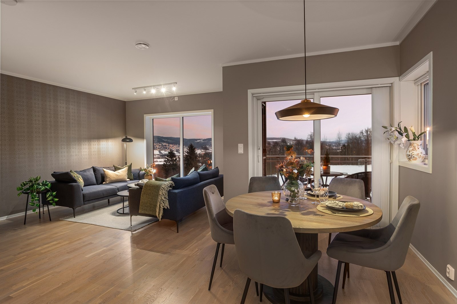 Oppholdsrommet har gode møbleringsmuligheter Galleribilde