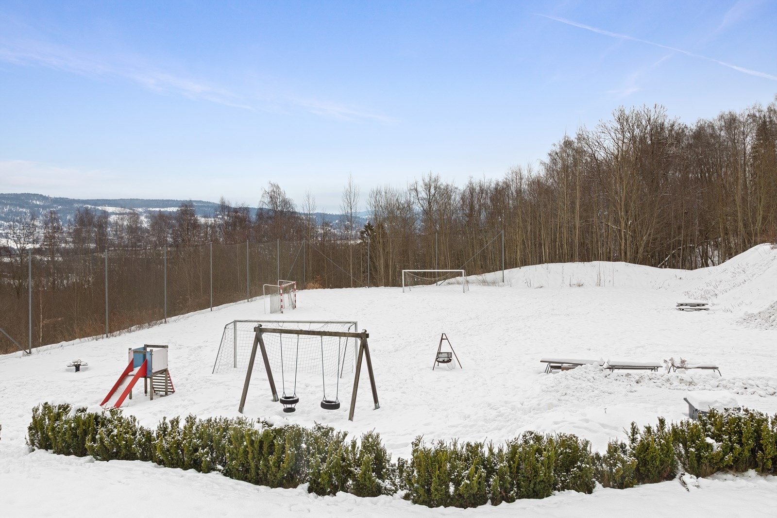 Boligen genser til lekeplass og fotballbane - perfekt for barnefamilien! Galleribilde