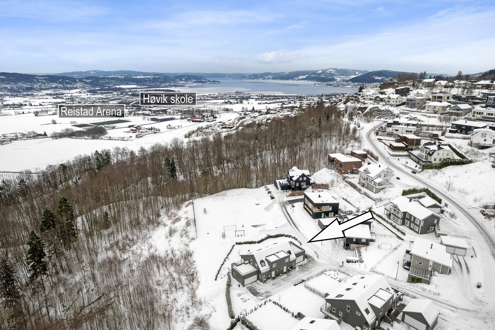 Kort vei til Høvik skole og Reistad arena Galleribilde