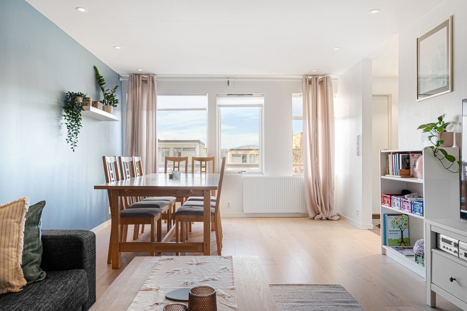 Her har du en stor og påkostet 2-roms leilighet med gjennomgående pen standard. Galleribilde