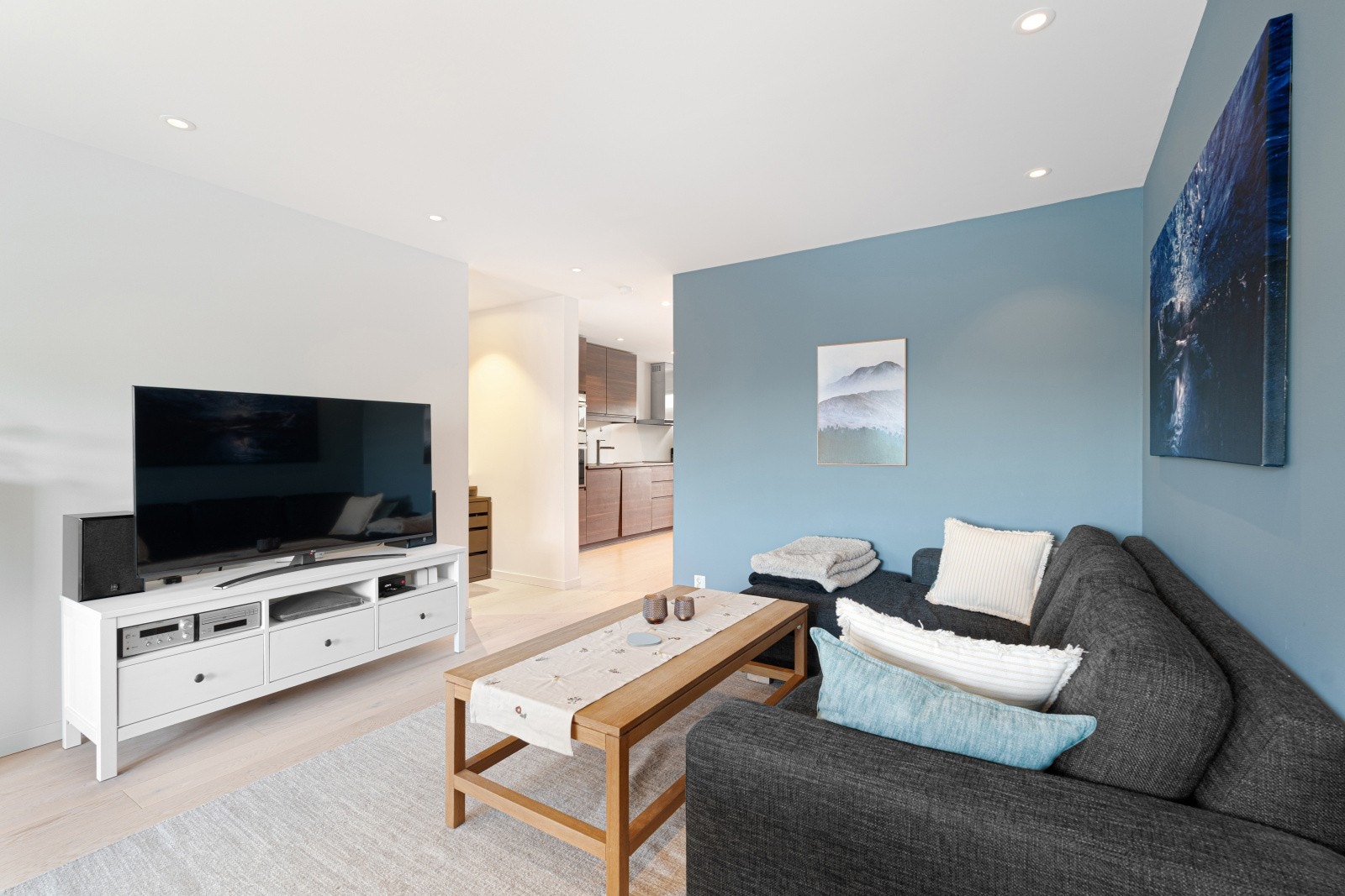 Stuen har 2 radiatorer som sørger for god oppvarming. Galleribilde