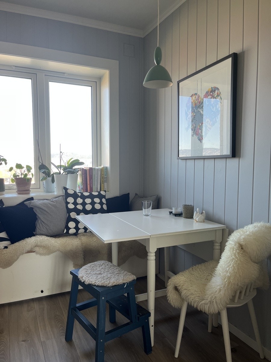 koselig spiseplass på kjøkkenet. Fra vinduet er det flott utsikt over Oslo. . Galleribilde