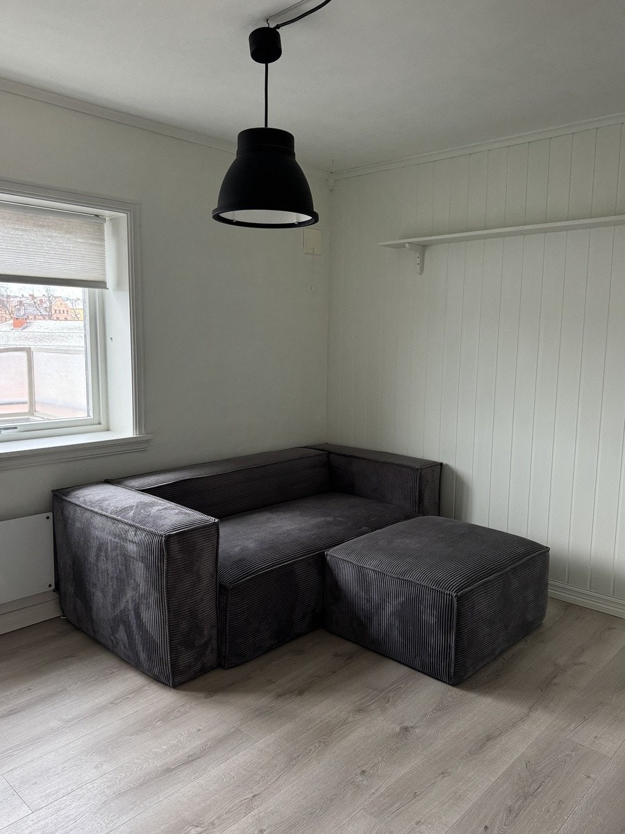 Sofa medfølger ikke. Galleribilde