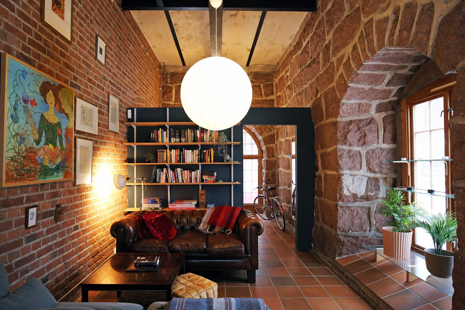 Tilbakeblikk mot fra spisestuen mot entréen. Galleribilde