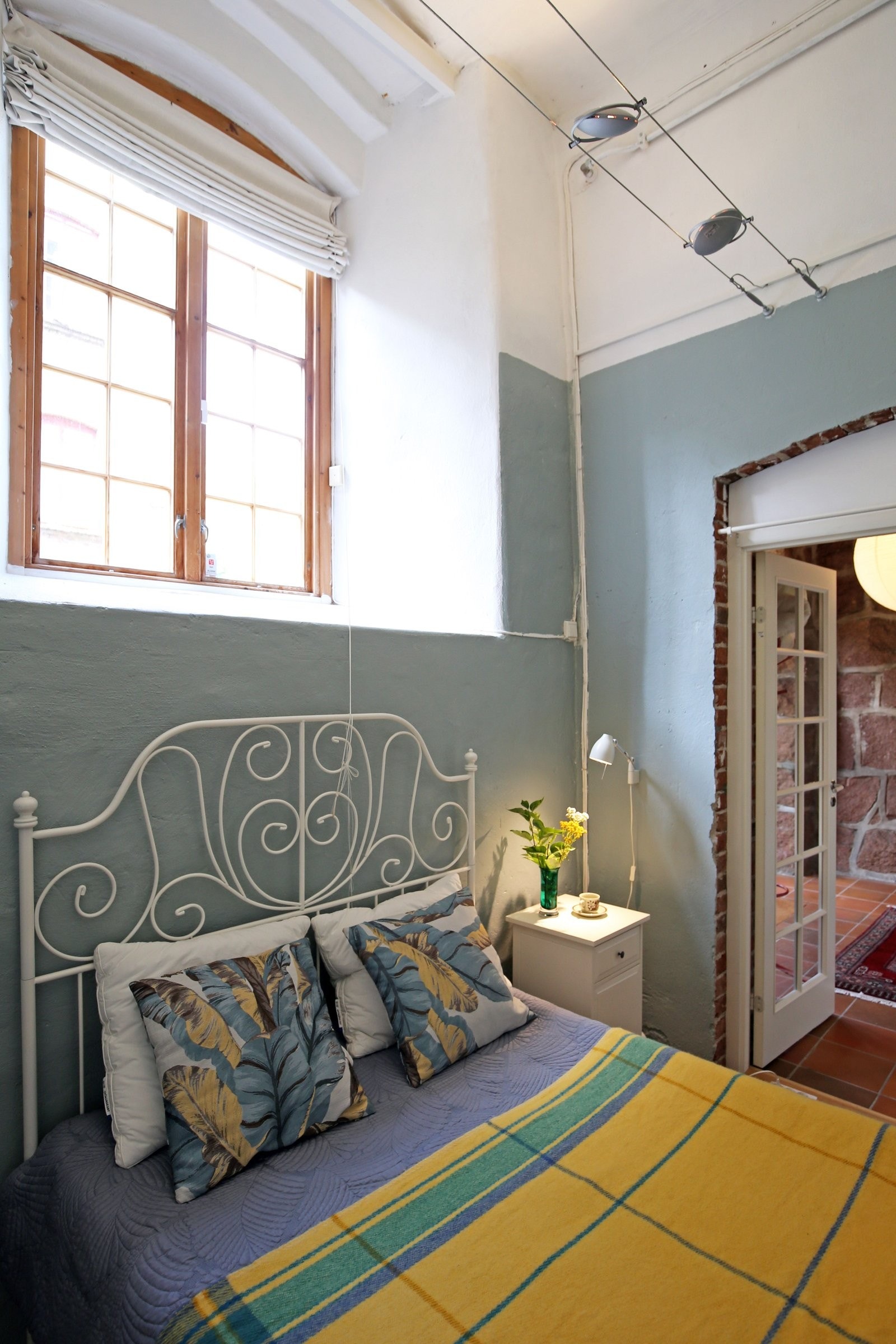 Fra entreen finner man leilighetens andre soverom. Galleribilde