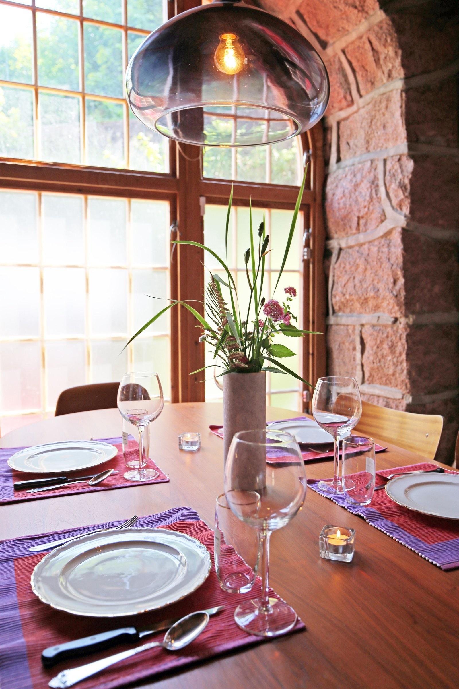 De store vinduene gir godt med lysinnslipp. Galleribilde