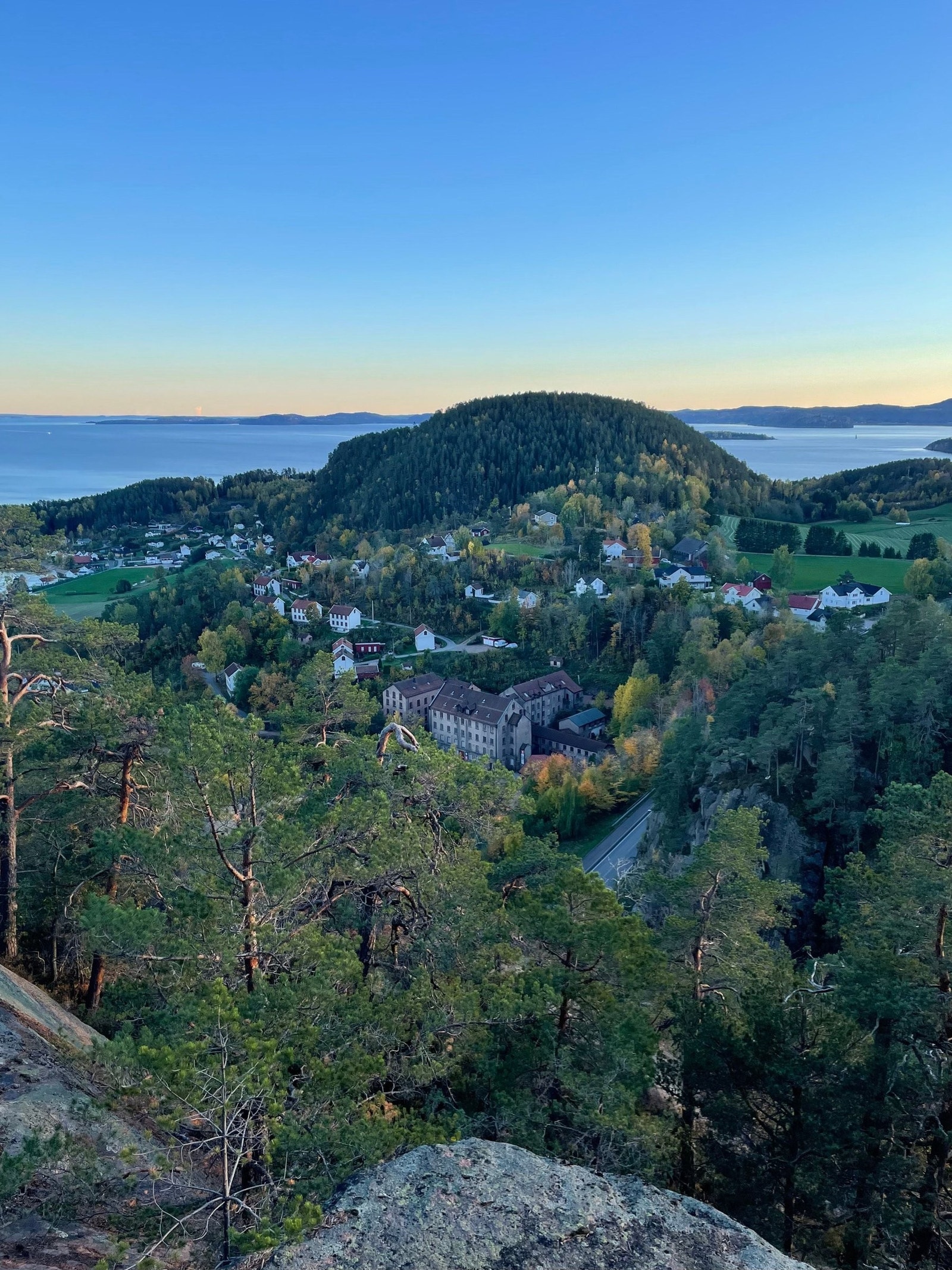 Fra turmålet Glaner'n får man en god utsikt over Fossekleiva og Berger. Galleribilde