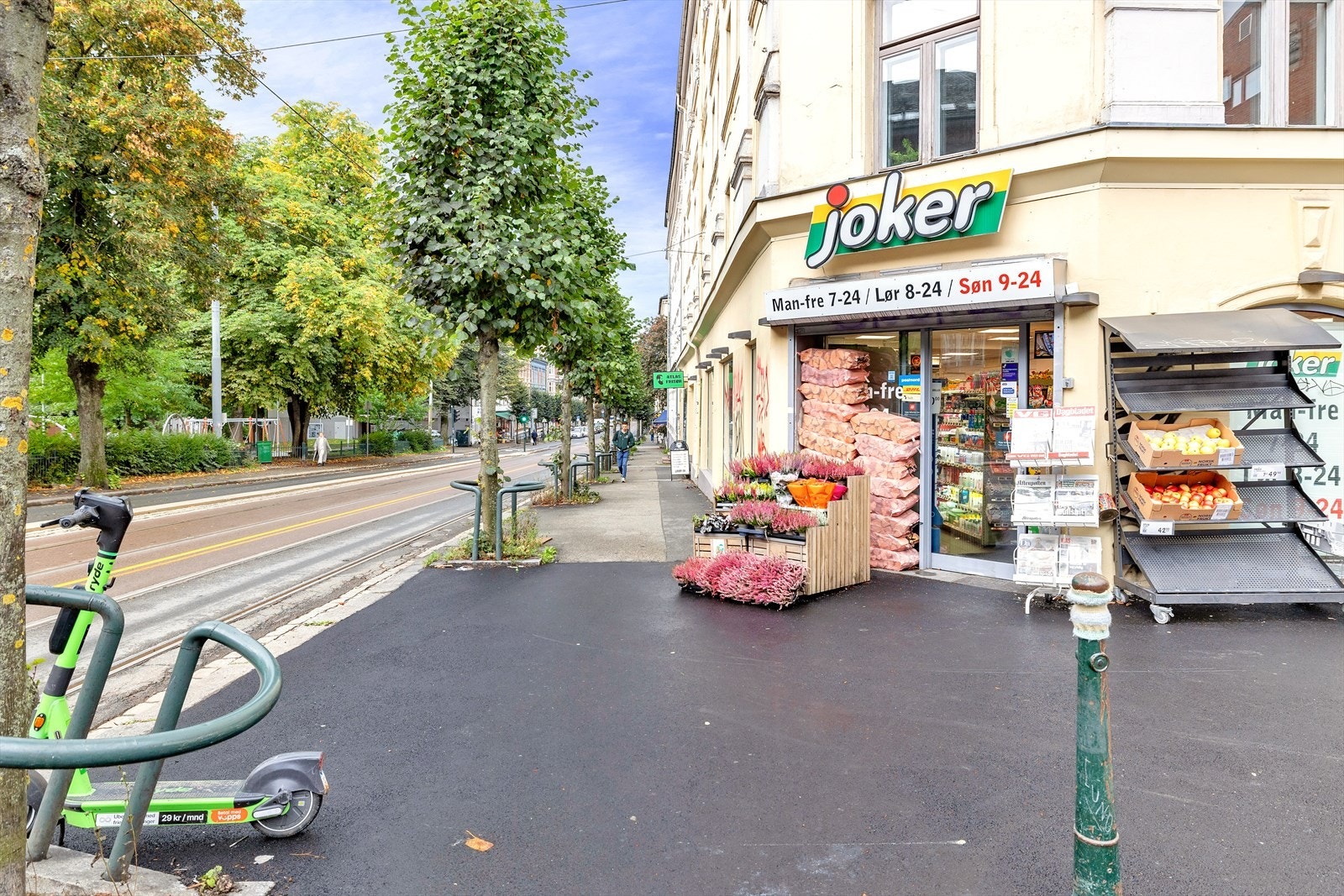 Søndagsåpen Joker rett nedenfor. Galleribilde