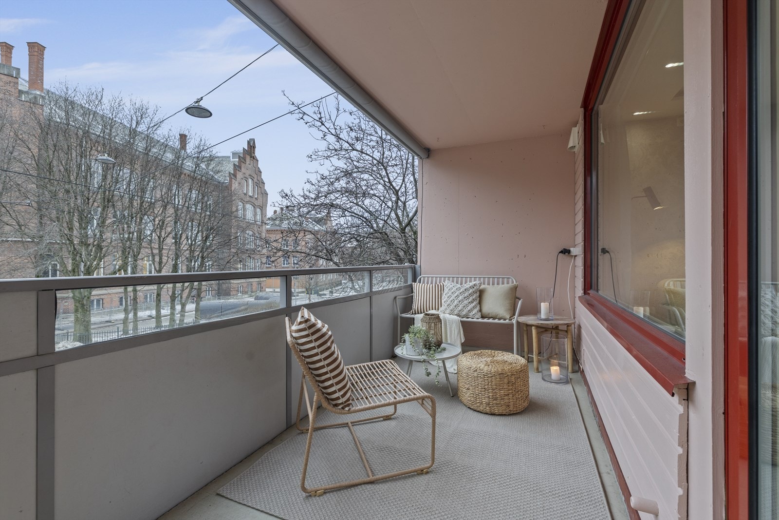 Sydøstvendt balkong på ca. 12,6 m². Galleribilde