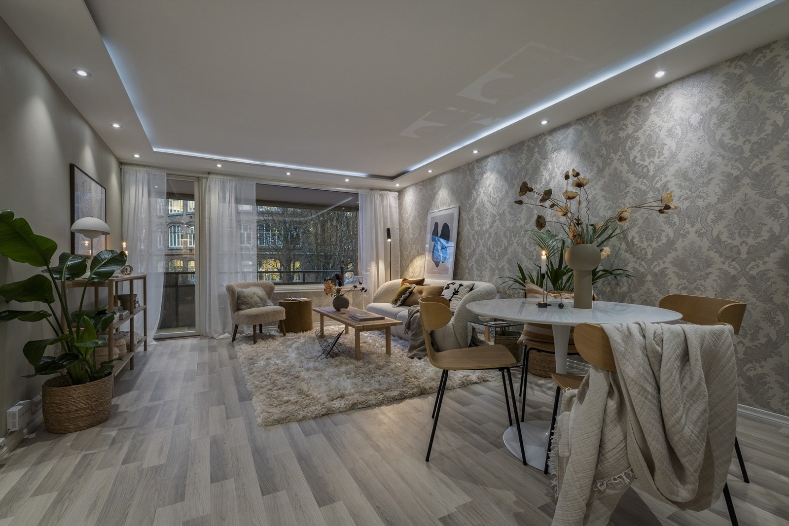 Kapil Sarna v/ DNB Eiendom har gleden av å presentere Trondheimsveien 32! En flott 4-roms endeleilighet på 95 m² BRA-i med sentral beliggenhet og nærhet til "alt". Galleribilde