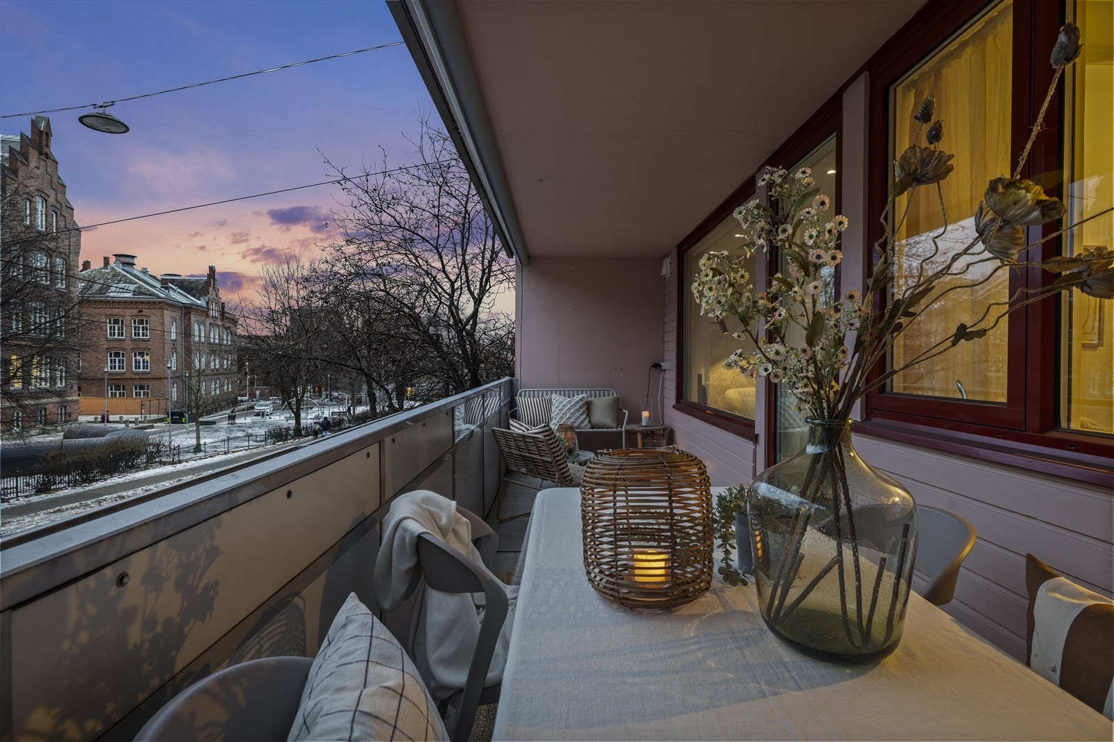 Her er det plass til sittegruppe hvor varme sommerdager kan nytes. Galleribilde