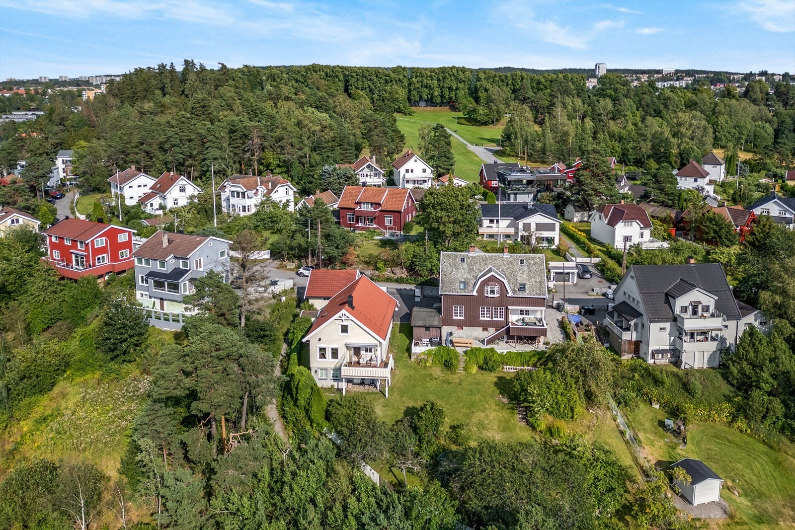 Thygesons vei 18 b er et ideelt valg for barnefamilier og alle som ønsker en praktisk hverdag - med nærhet til skole, natur og byens fasiliteter. Galleribilde