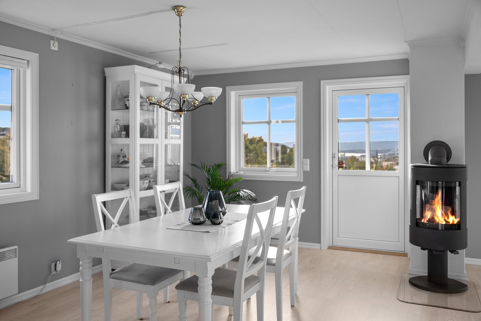 Peisen bidrar til varme og hygge under kalde høstkvelder. Galleribilde