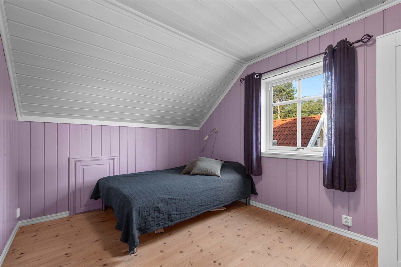 Loftet er senere ominnredet med soverom. Se punkt om ferdigattest. Galleribilde