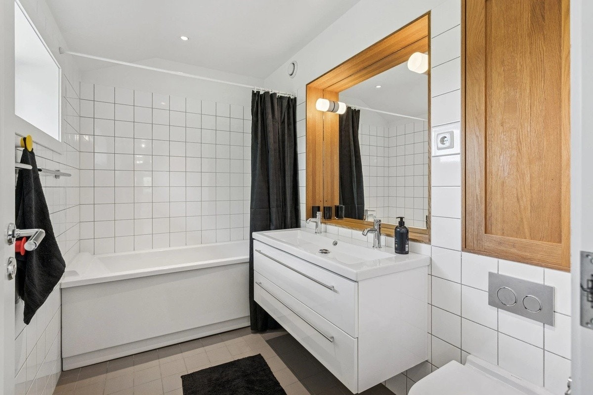 Bad oppe Galleribilde