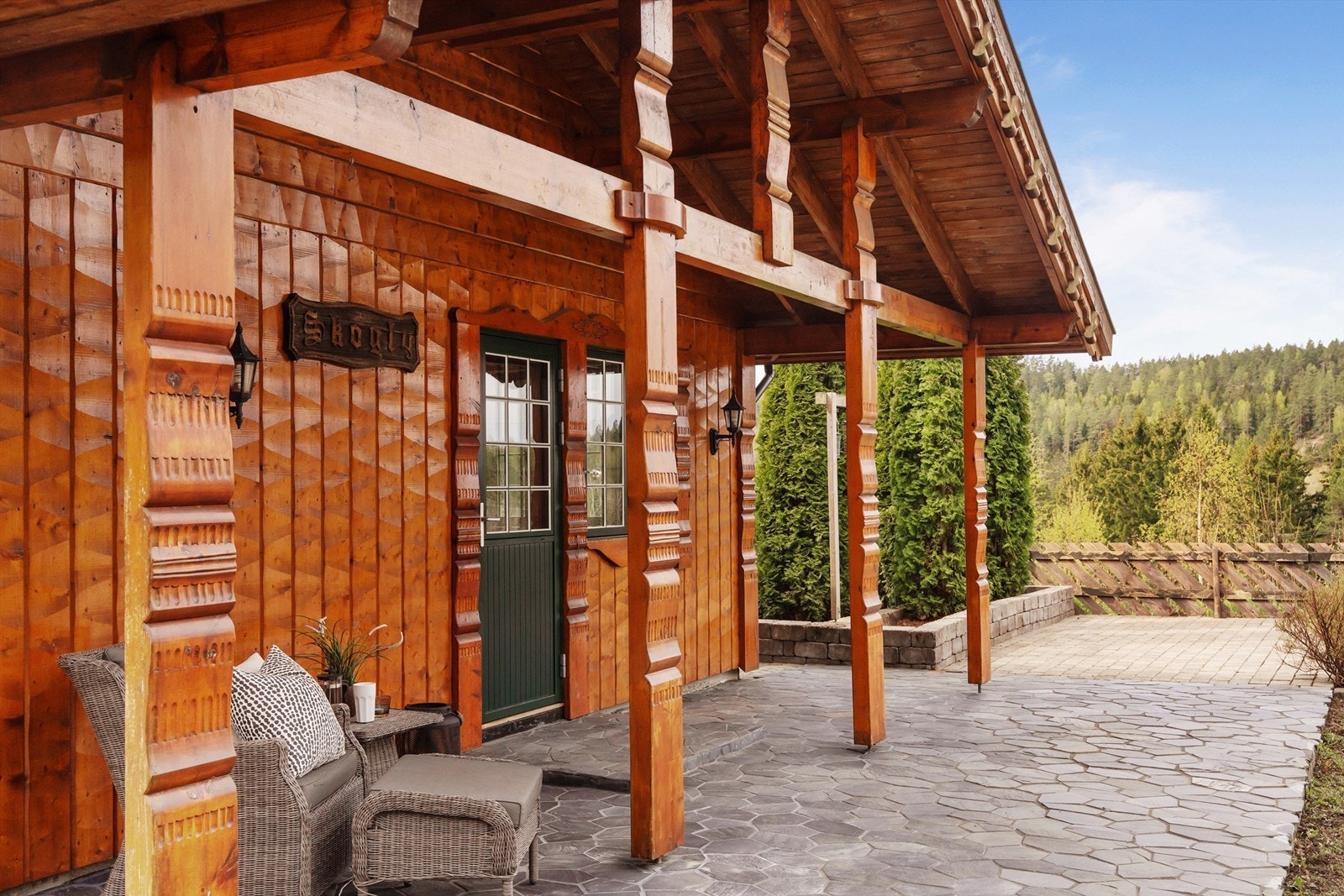 Uteplass i tilknytning til kjøkken. Galleribilde