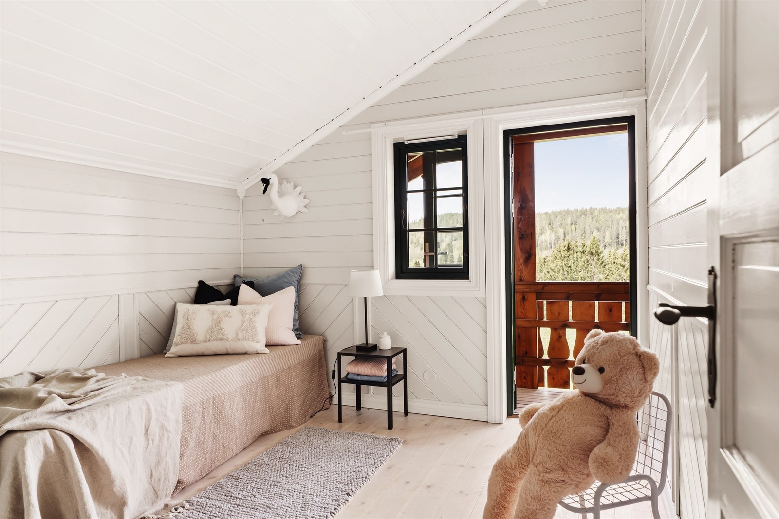 Dette soverommet har også utgang til balkong. Galleribilde